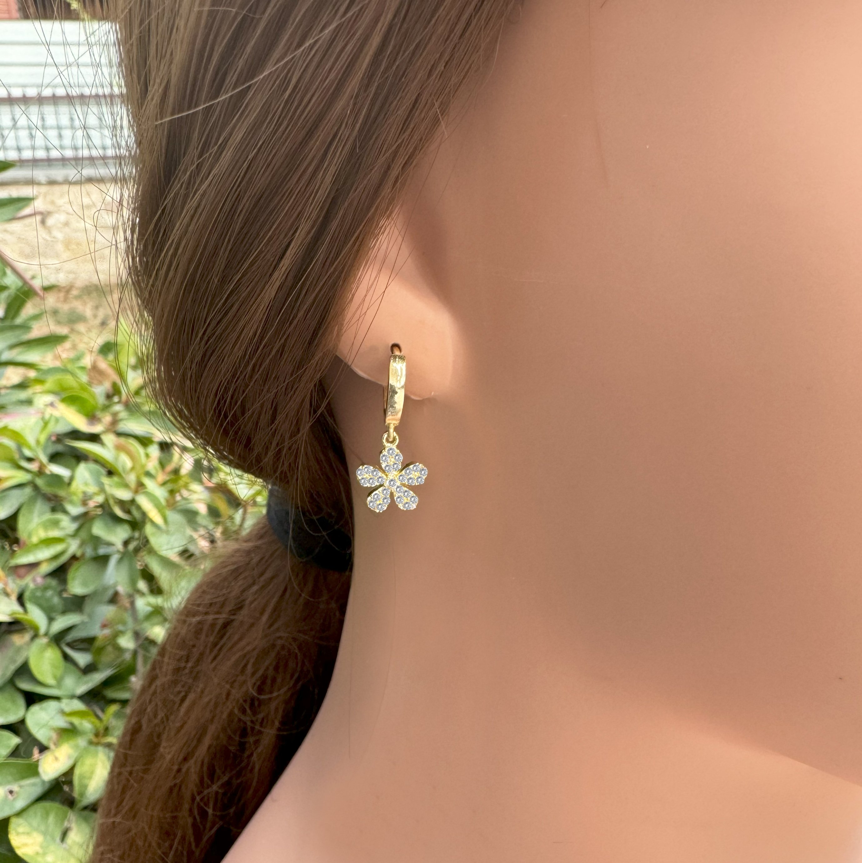 Gümüş Minik Taşlı Papatya Küpe