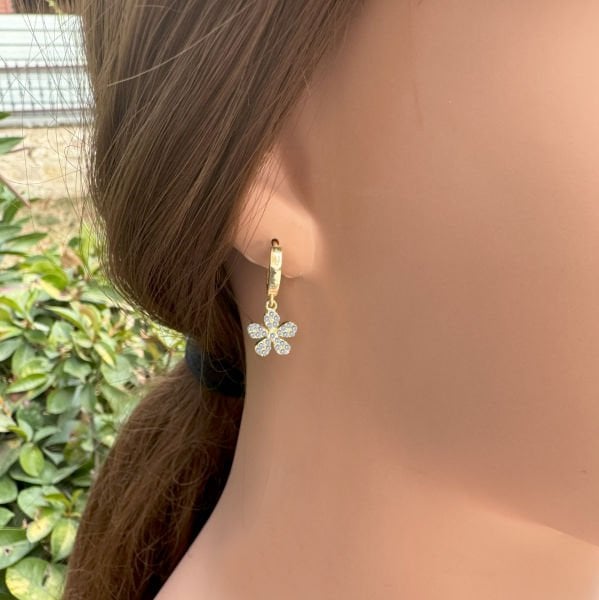 Gümüş Minik Taşlı Papatya Küpe