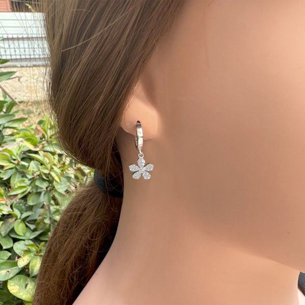 Gümüş Minik Taşlı Papatya Küpe