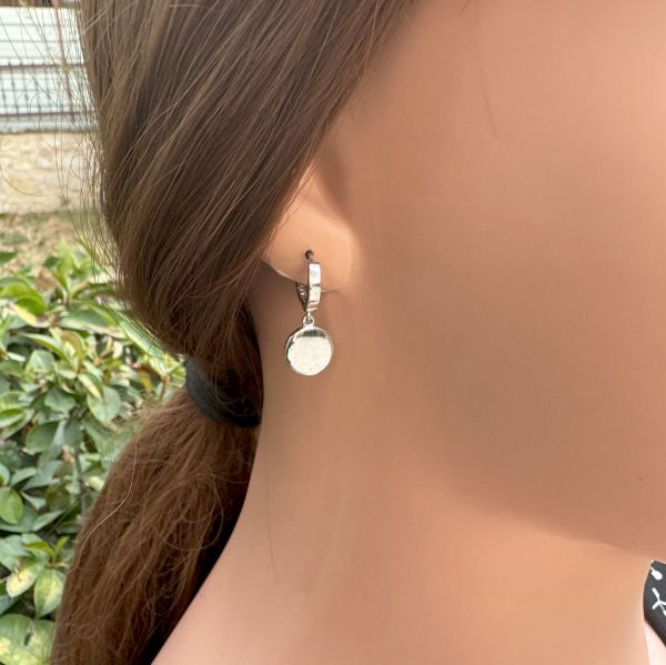 Gümüş Yuvarlak Minik Pul Sallantılı Küpe