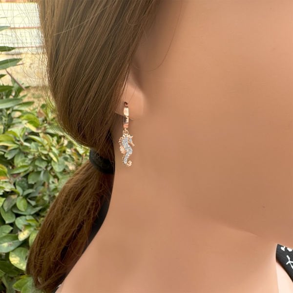 Gümüş Deniz Atı Sallantılı Küpe