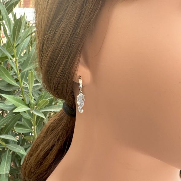 Gümüş Deniz Atı Sallantılı Küpe