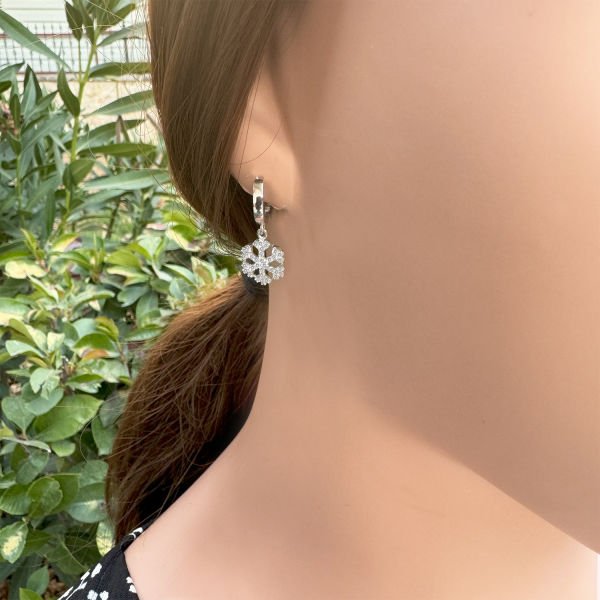 Gümüş Kar Tanesi Sallantılı Küpe