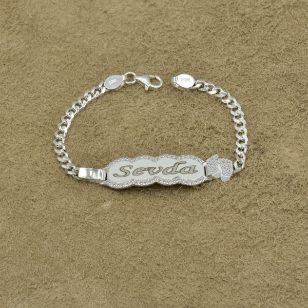 Gümüş Patikli İsimli Çocuk Künye