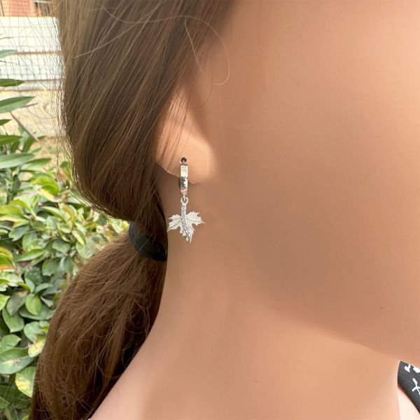 Gümüş Taşlı Çınar Yaprağı Sallantılı Küpe