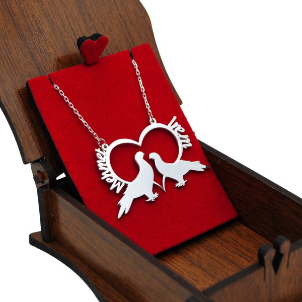 Gümüş Kalpli Kuş Tasarımlı İsimli Kolye