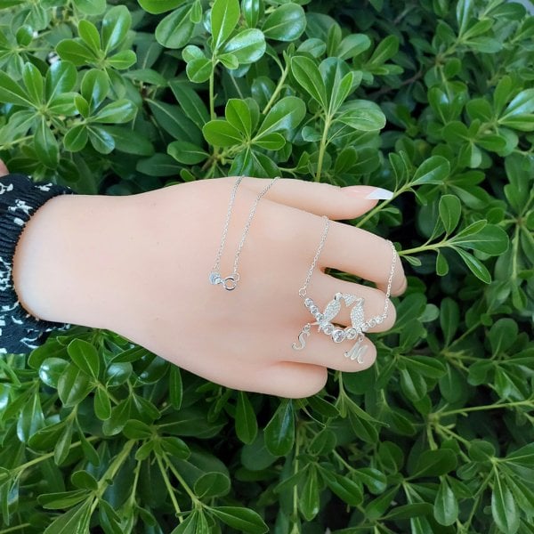 Gümüş Taşlı Kuş Tasarımlı Altı Harfli Kolye