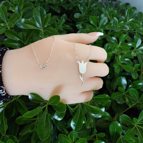 Gümüş Lale Tasarımlı Kolye