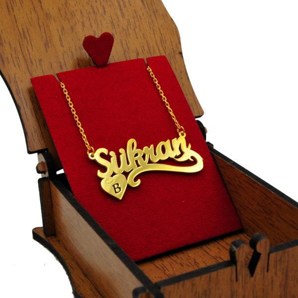 Gümüş Kişiye Özel Altı Kalp Tasarımlı İsimli Kolye