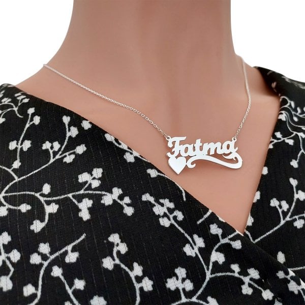 Gümüş Kişiye Özel Altı Kalp Tasarımlı İsimli Kolye