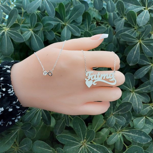 Gümüş Kişiye Özel Altı Kalp Tasarımlı İsimli Kolye