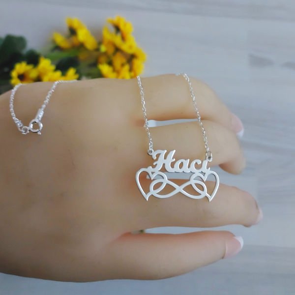 Gümüş Altı Kalpli Sonsuzluk Desenli İsimli Kolye
