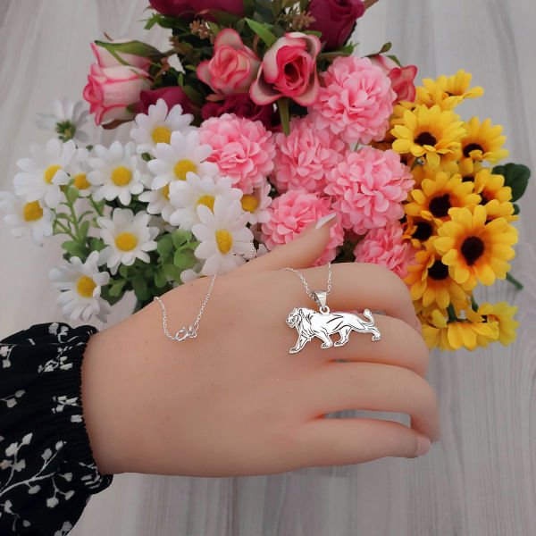 Gümüş Aslan Figürlü Kolye