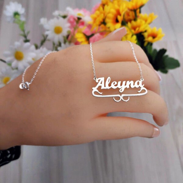 Gümüş Özel Tasarım Altı Desenli İsimli Kolye