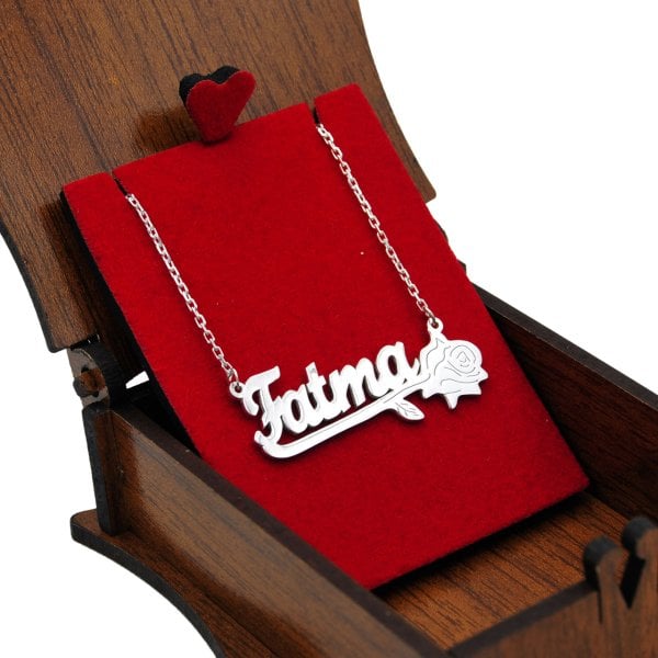 Gümüş Özel Tasarım Altı Gül Desenli İsimli Kolye