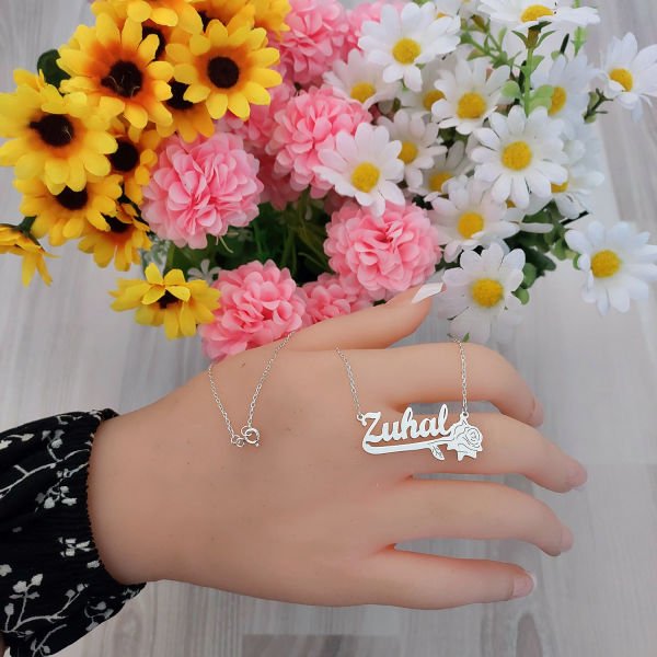 Gümüş Özel Tasarım Altı Gül Desenli İsimli Kolye