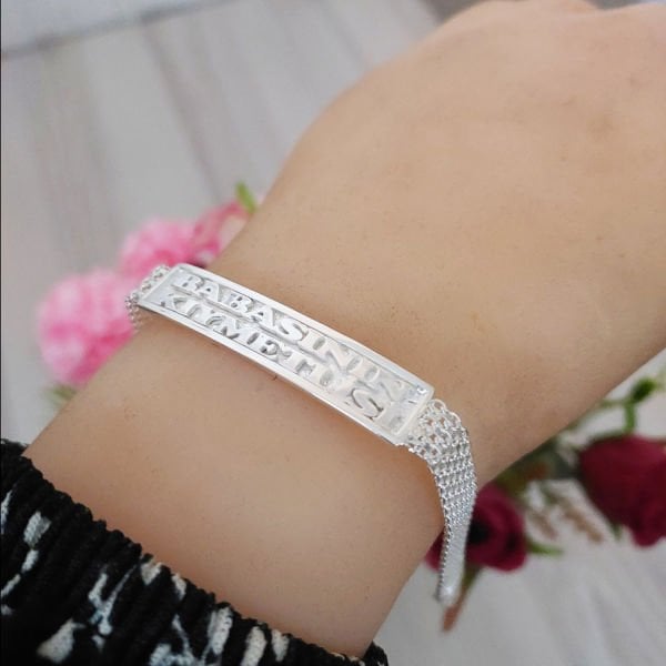 Gümüş Plaka Kalpli Bayan İsimli Bileklik