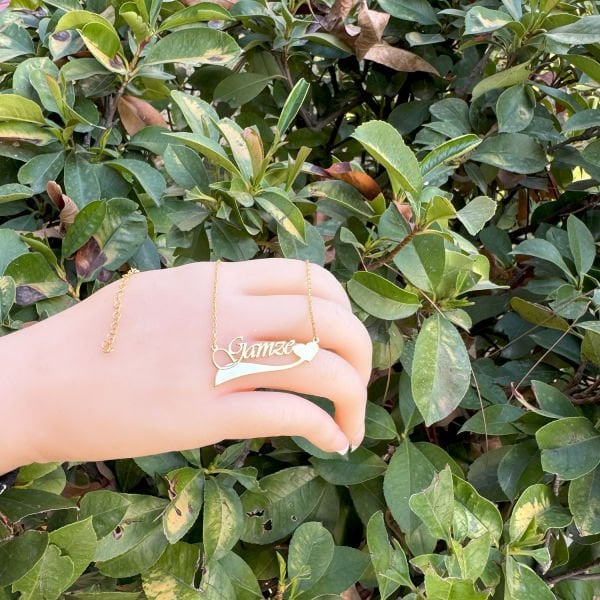 Gümüş Altı Desenli Kalpli İsimli Kolye