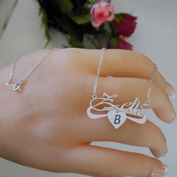 Gümüş Altı Desenli Kalpli İsimli Kolye