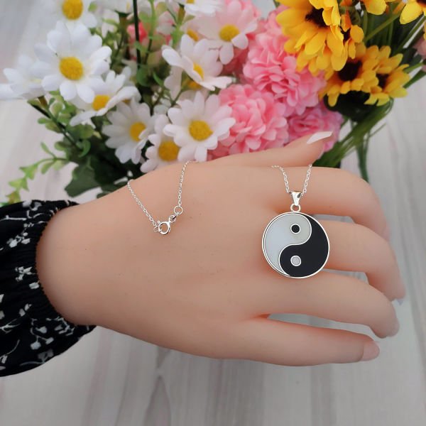 Gümüş Denge İşareti Sembolü Kolye