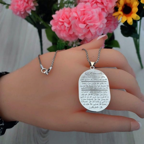 Gümüş Sıkıntı Gideren 7 Ayet Yazılı Madalyon Kolye