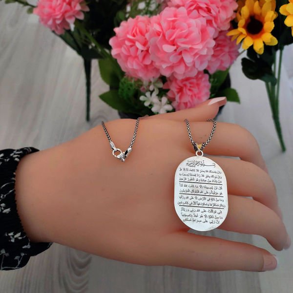 Gümüş Sıkıntı Gideren 7 Ayet Yazılı Madalyon Kolye