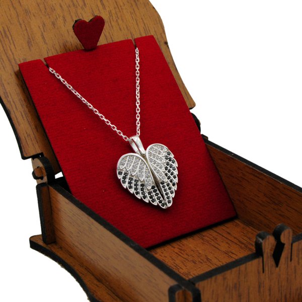 Gümüş Taşlı Kalp Melek Kanatlı İsimli Kolye