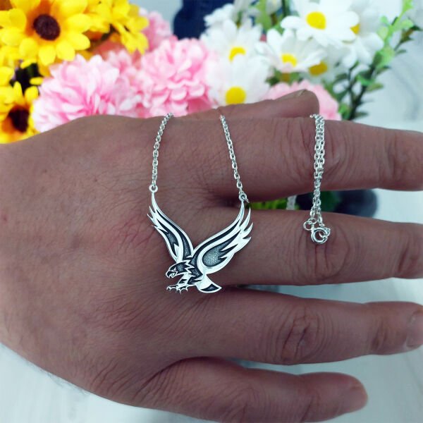 Gümüş Kartal Tasarımlı Kolye