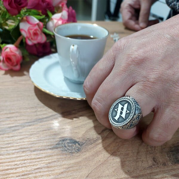 Gümüş Kişiye Özel Logolu Harfli Erkek Yüzük