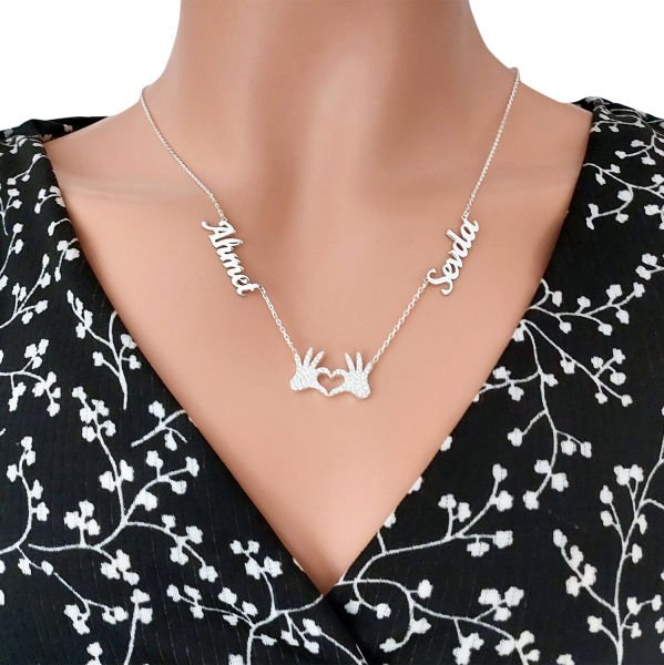 Gümüş Kalpli El Figürlü 2 İsimli Aile Kolyesi