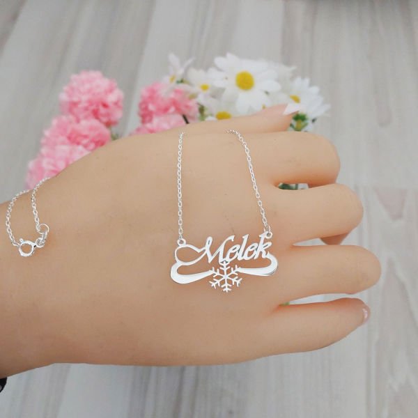 Gümüş Kar Tanesi Tasarımlı İsimli Kolye
