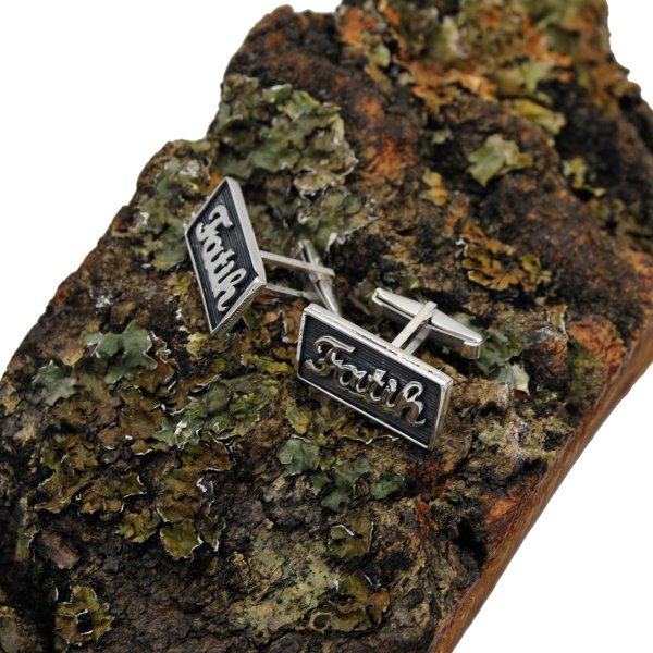 Gümüş Plakalı Kabartma İsimli Kol Düğmesi