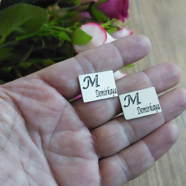 Gümüş Kare Plaka İsimli Kol Düğmesi