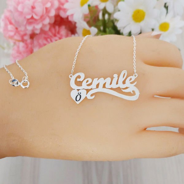 Gümüş Altı Desenli Kalpli İsimli Kolye