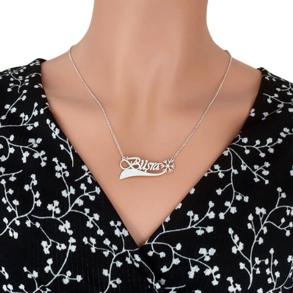 Gümüş Kar Tanesi Tasarımlı İsimli Kolye