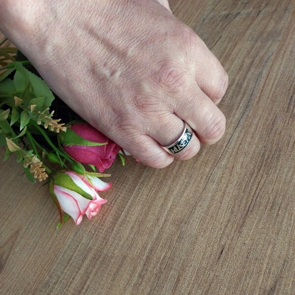 Gümüş Kişiye Özel Tasarım Mineli İsimli Yüzük