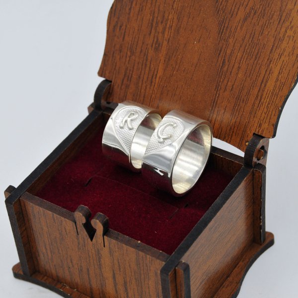 Gümüş Özel Tasarım Kalpli Harfli Çift Alyans