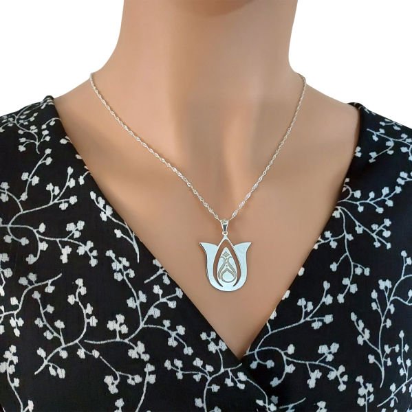 Gümüş Lale Desenli Kolye