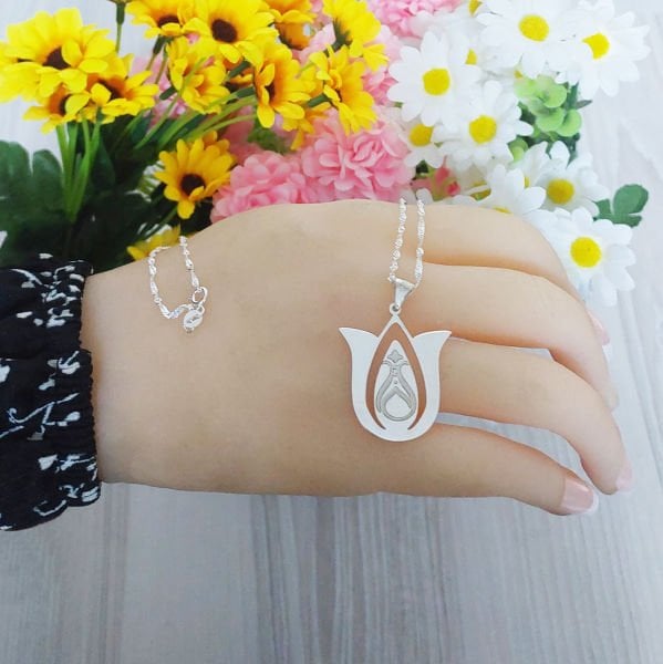 Gümüş Lale Desenli Kolye