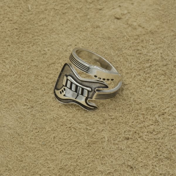 Gümüş Gitar Desenli Yüzük