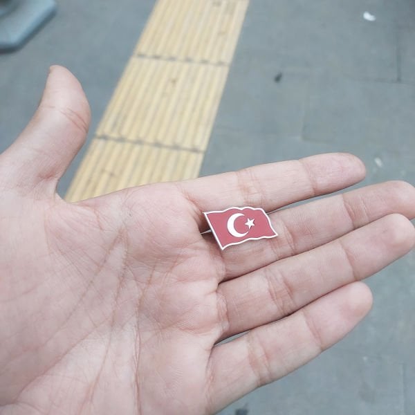 Gümüş Ayyıldız Bayrak Desenli Rozet