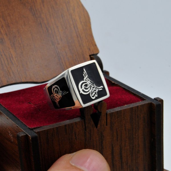 Gümüş Siyah Mineli Tuğralı Erkek Yüzük