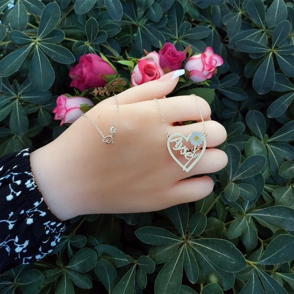 Gümüş Kalpli Papatya İsimli Kolye