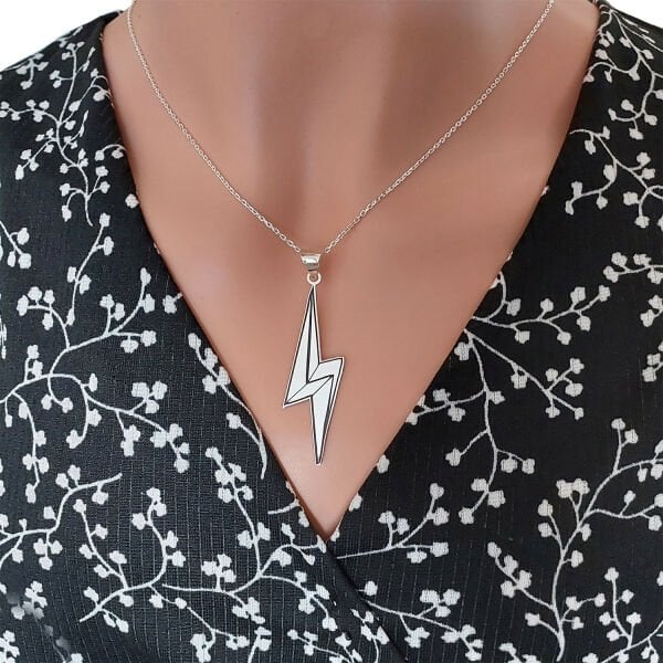 Gümüş Şimşek Figürlü Kolye