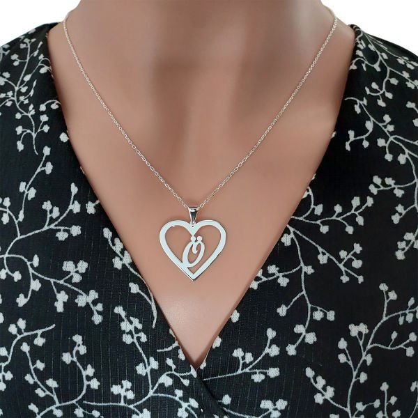 Gümüş Kişiye Özel Kalpli Tasarım Tek Harfli Kolye