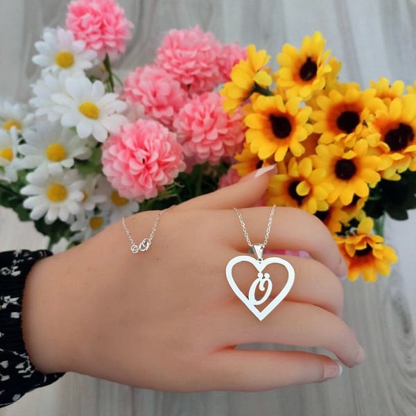 Gümüş Kişiye Özel Kalpli Tasarım Tek Harfli Kolye