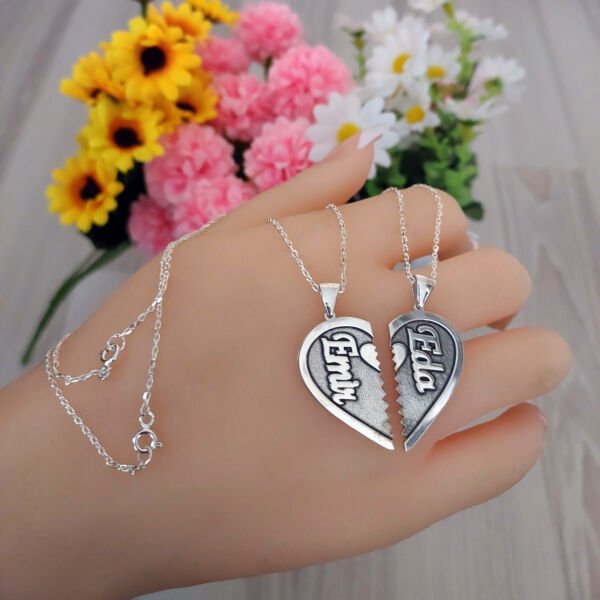 Gümüş Plakalı İkiye Bölünen Kalpli İsimli Kolye