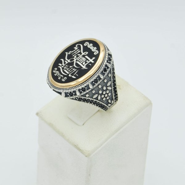 Gümüş Hat Yazılı Mineli İsimli Erkek Yüzük