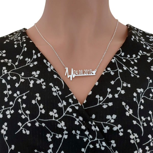 Gümüş Kalp Ritimli Yıl Dönümü Tarihli Kolye